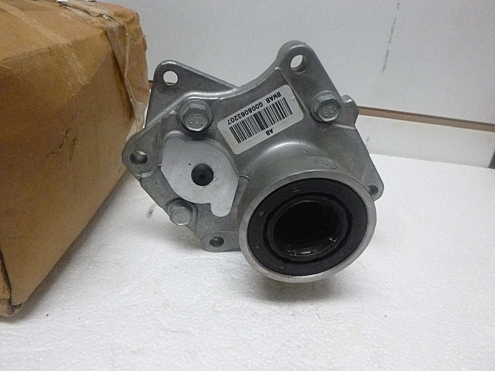 New GM AWD Actuator Housing #15030024 OEM image 2