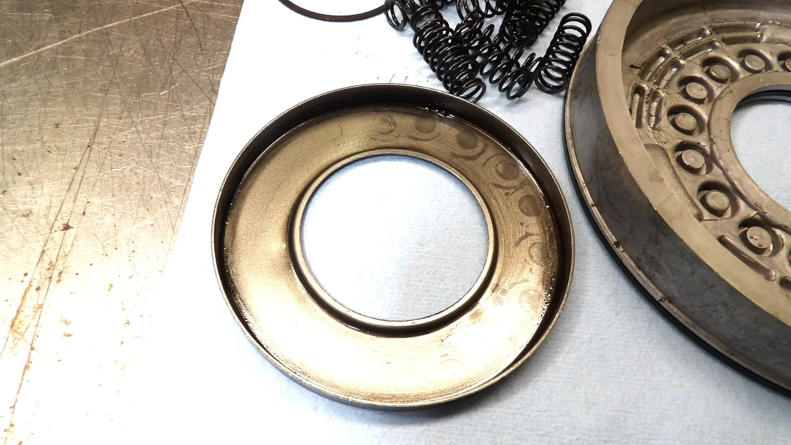 GM - Aluminum  Powerglide  Trans  " Low / Reverse Piston & Retainer "  Very Good image 3