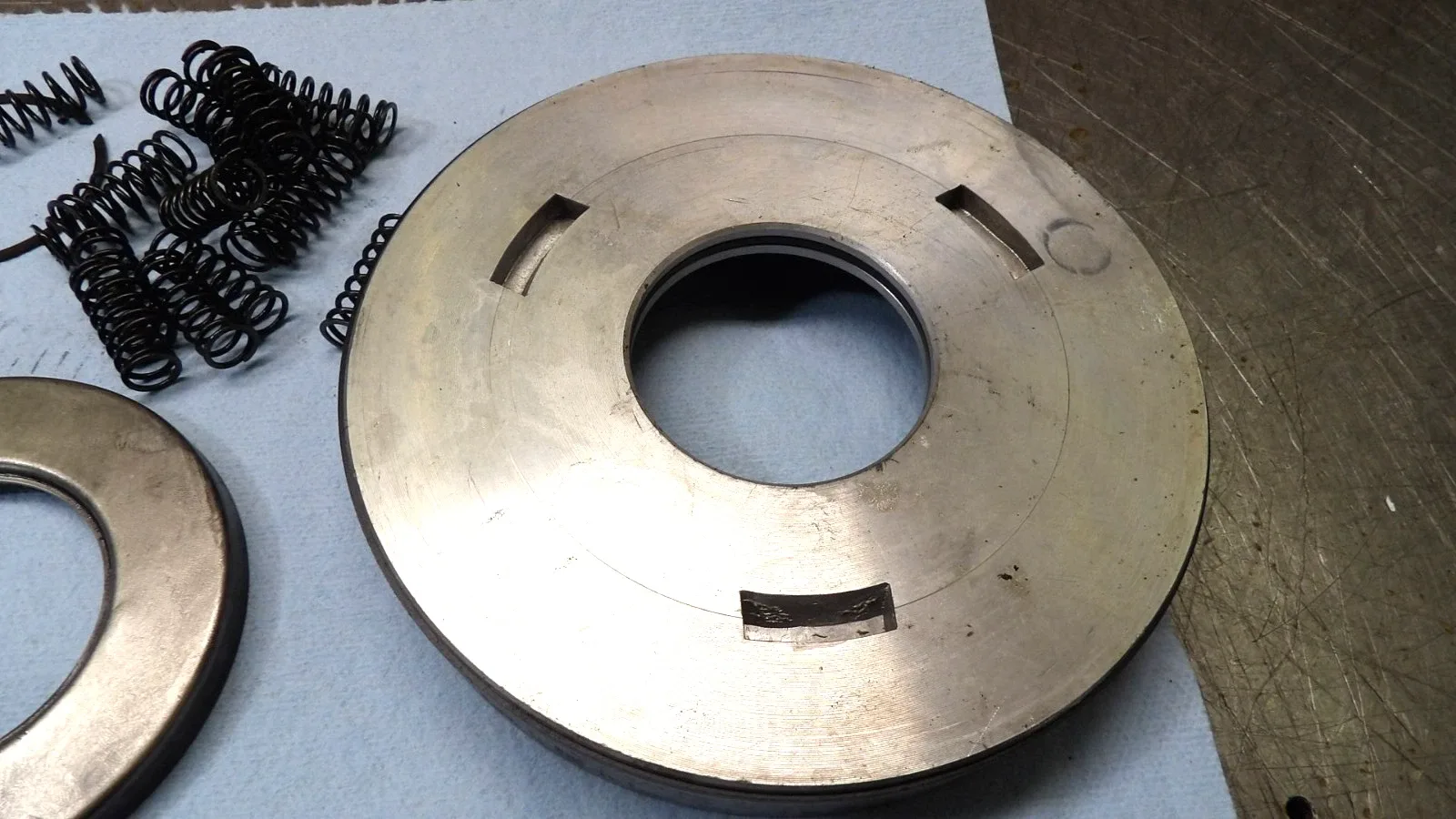 GM - Aluminum  Powerglide  Trans  " Low / Reverse Piston & Retainer "  Very Good image 4