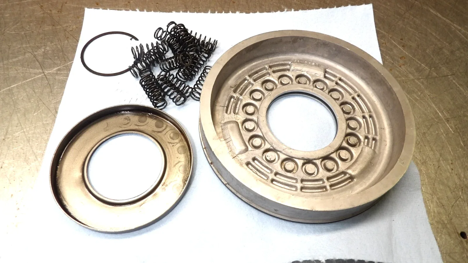 GM - Aluminum  Powerglide  Trans  " Low / Reverse Piston & Retainer "  Very Good