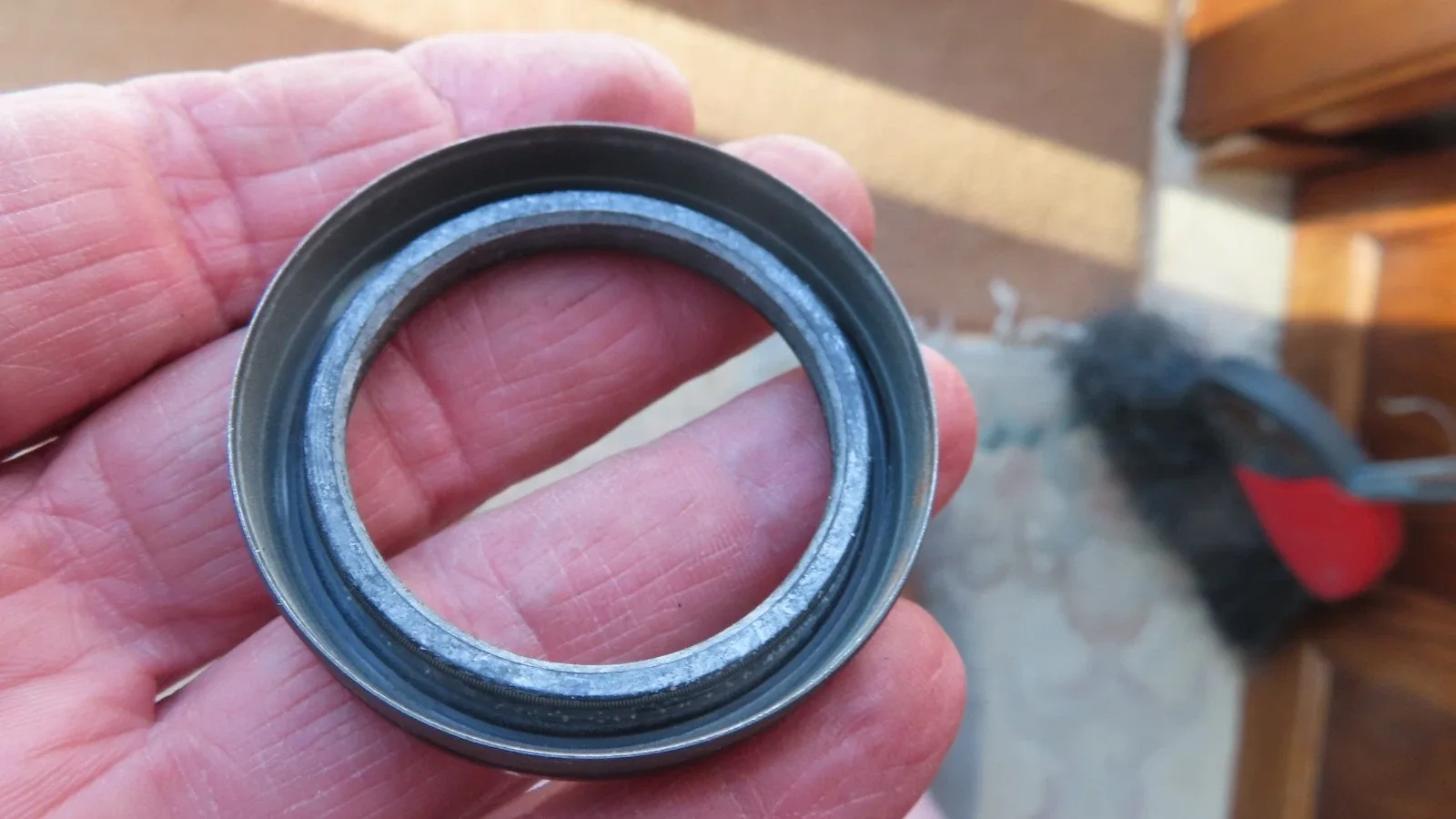 Volvo 240 740 2.3  AW70 AW71  automatic trans extension housing tail Shaft SEAL image 4