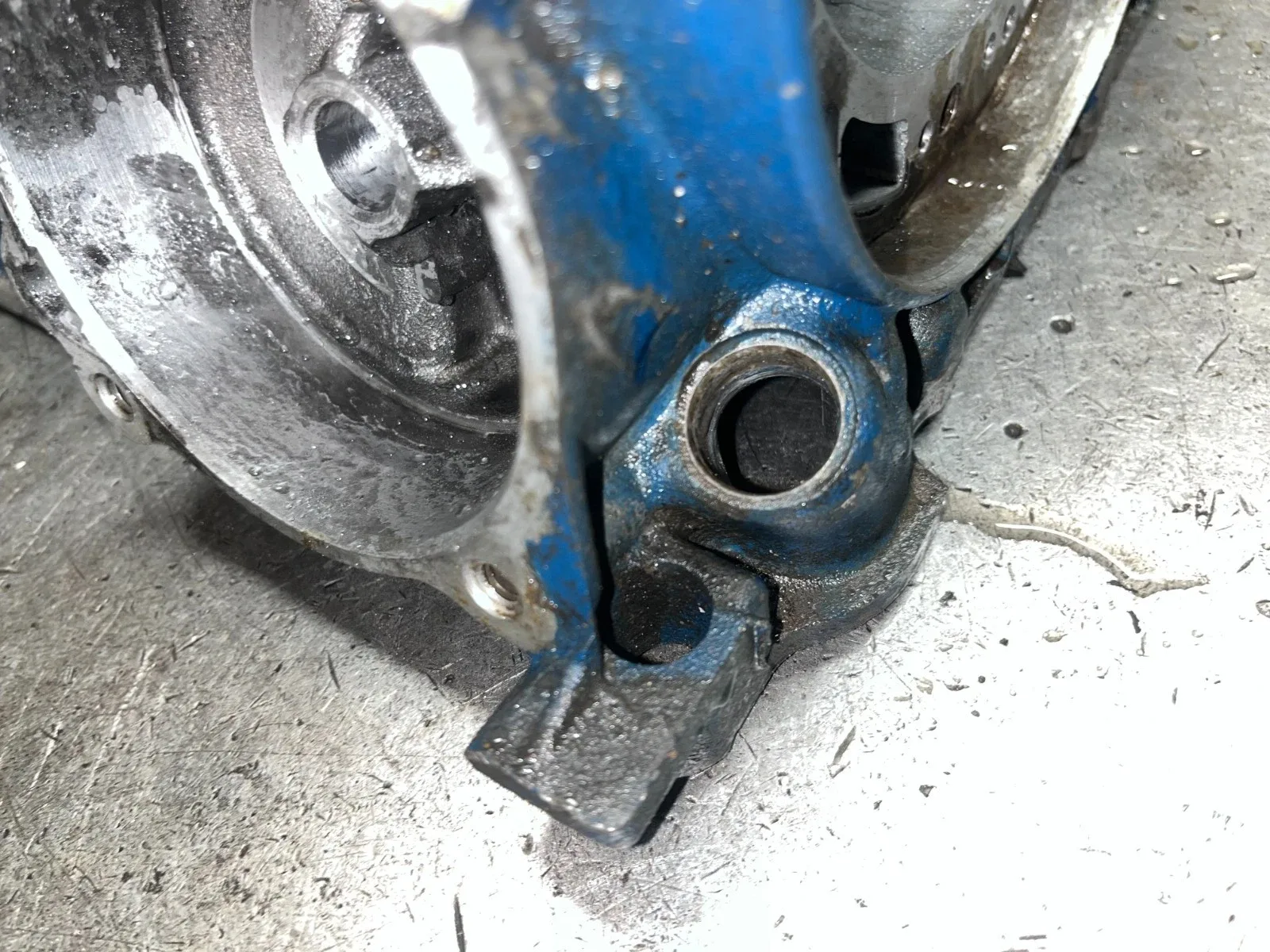 Ford C4 transmission bare case,case fill C8OF date code image 4