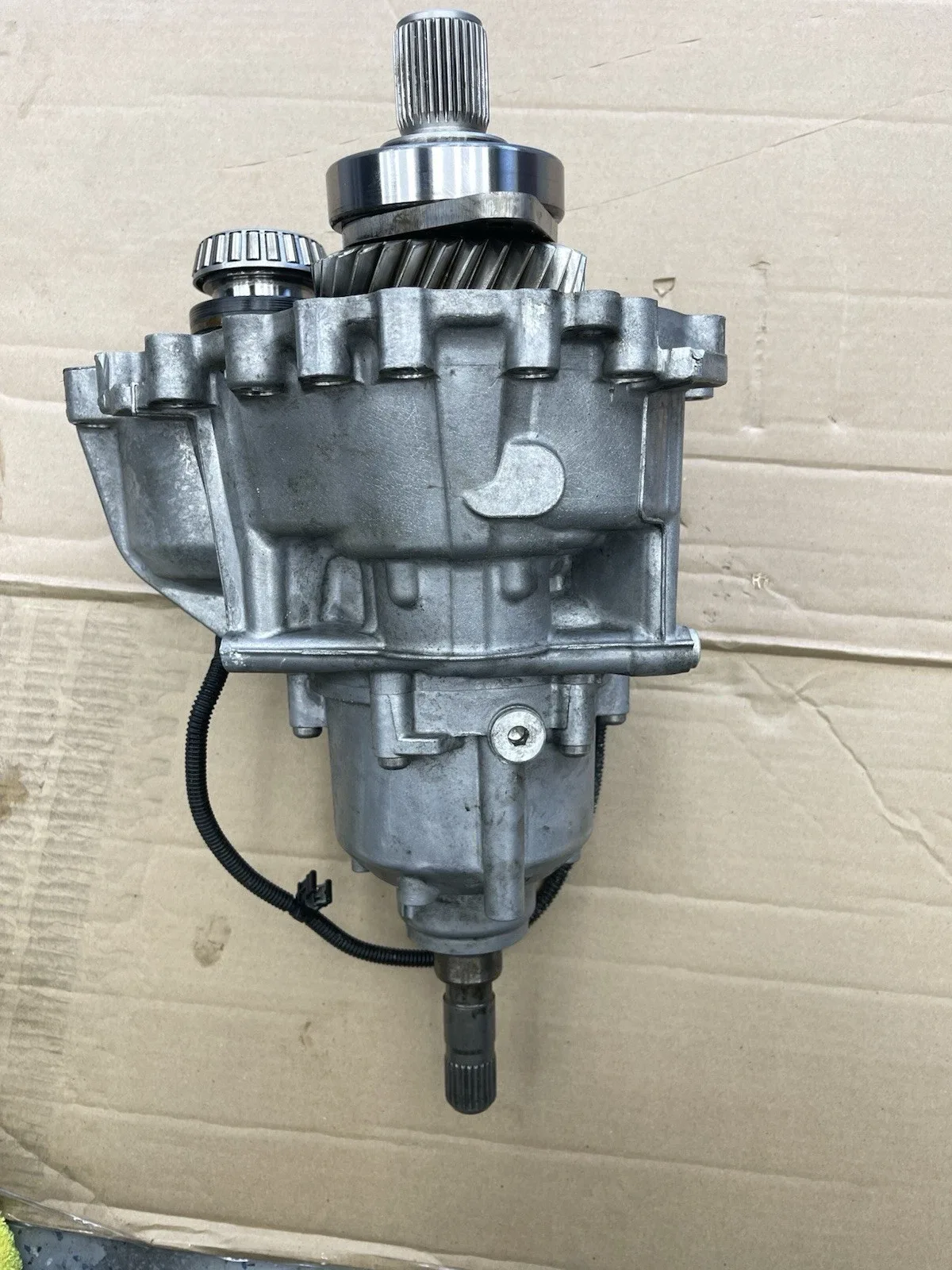 Lamborghini URUS Aromatic Transmission Gear Box Rear Housing OEM 958200006 image 3