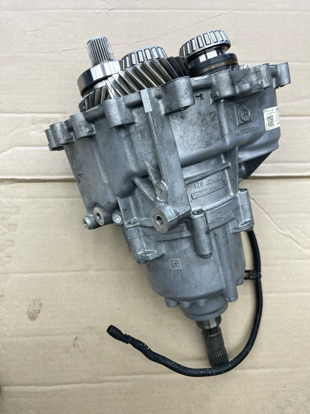 Lamborghini URUS Aromatic Transmission Gear Box Rear Housing OEM 958200006 image 4