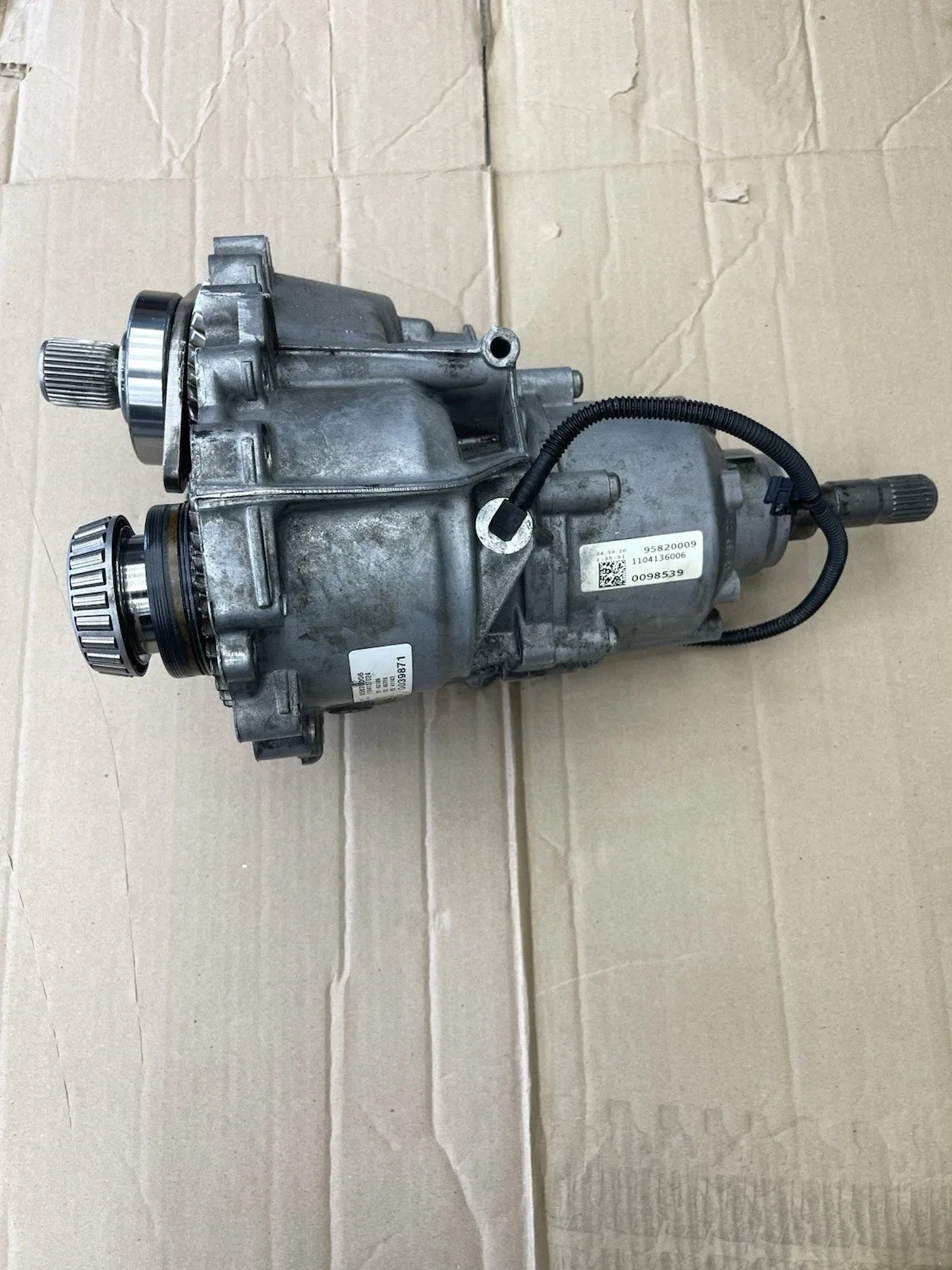 Lamborghini URUS Aromatic Transmission Gear Box Rear Housing OEM 958200006