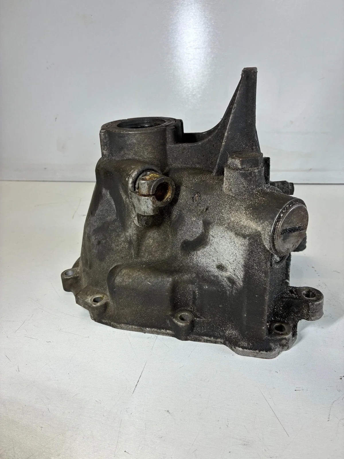 722.117 Tail Output Housing 1977-1985 MANY Mercedes 240D 300D Transmission image 2
