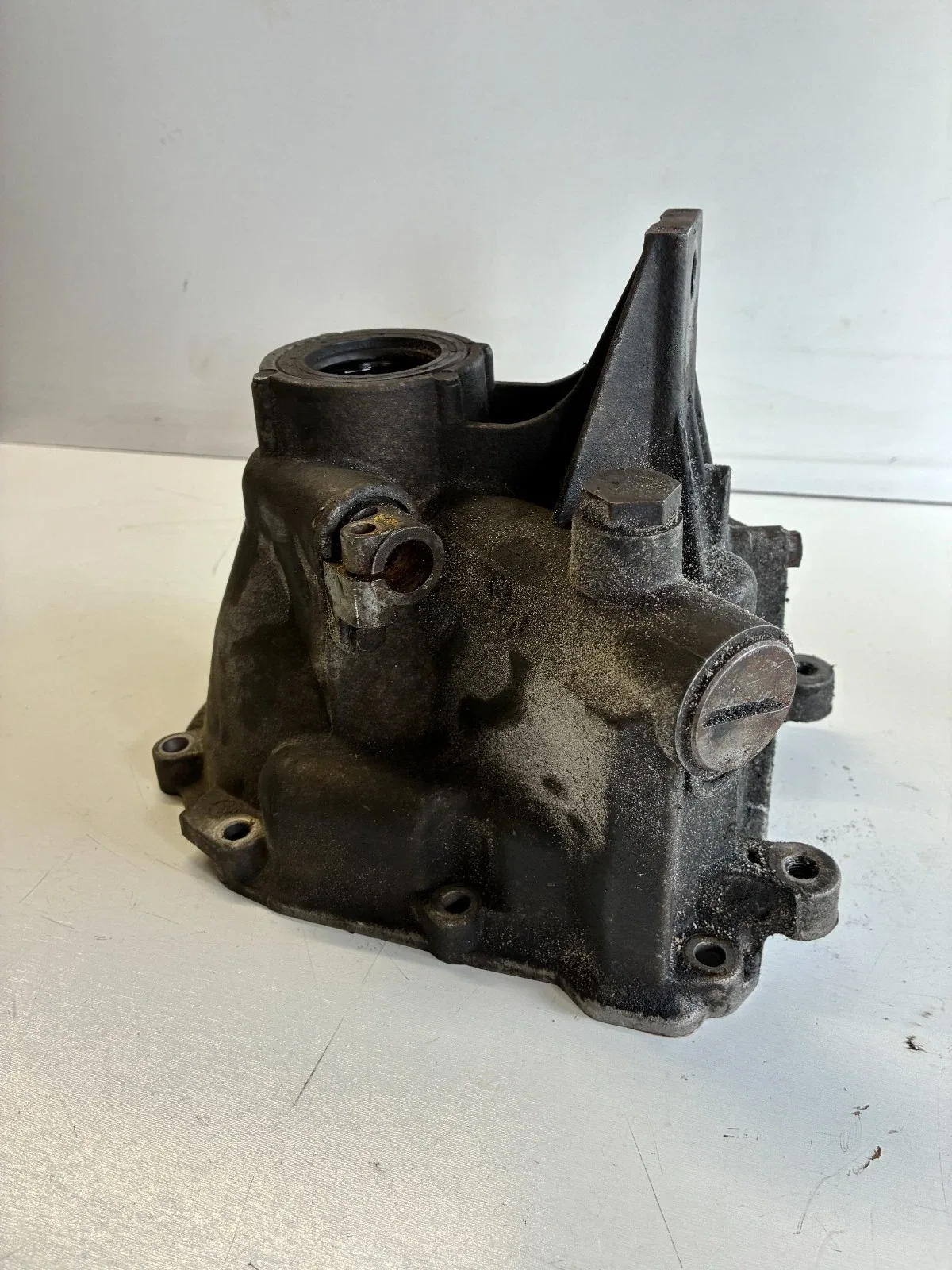 722.117 Tail Output Housing 1977-1985 MANY Mercedes 240D 300D Transmission