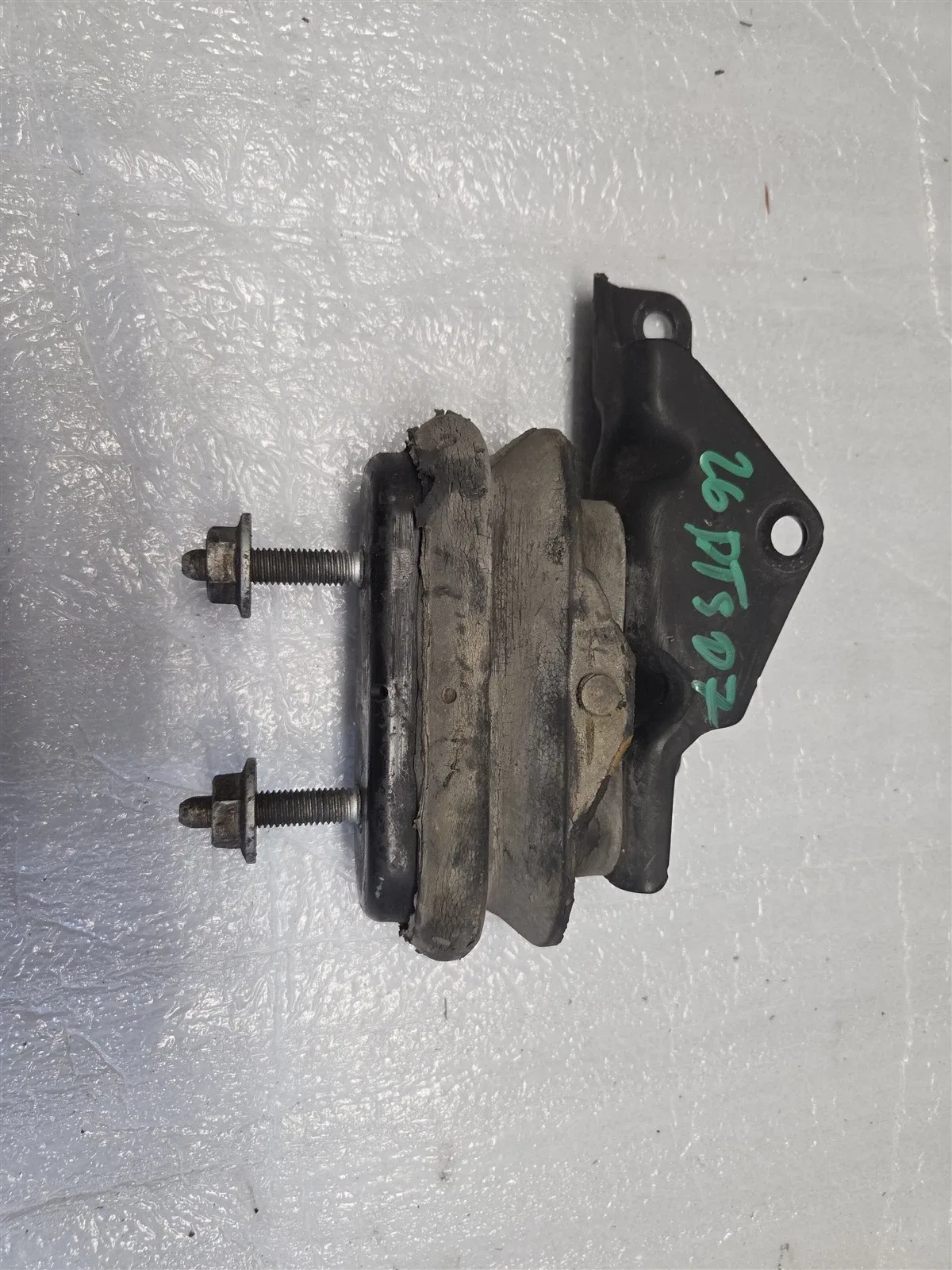 2006-2011 Cadillac DTS Buick Lucerne transmission mount 20760909 used H45489 oem image 2