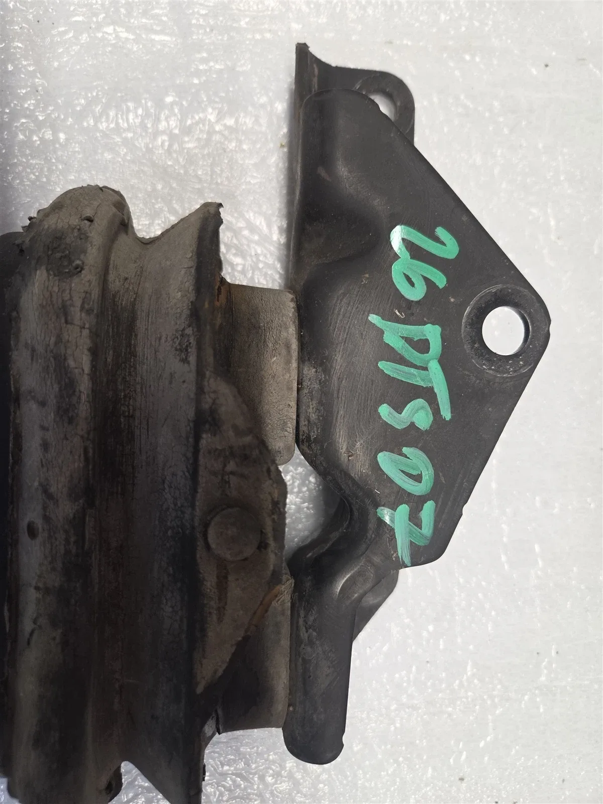 2006-2011 Cadillac DTS Buick Lucerne transmission mount 20760909 used H45489 oem image 3