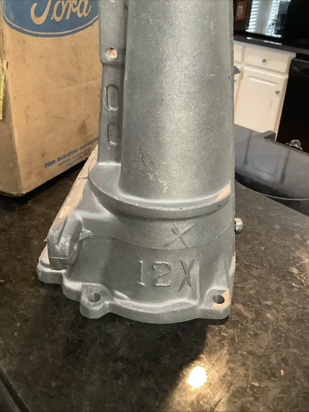 Nos 1975-1986 Ford Mustang C4 Tail Housing D5AZ-7a039-D image 4