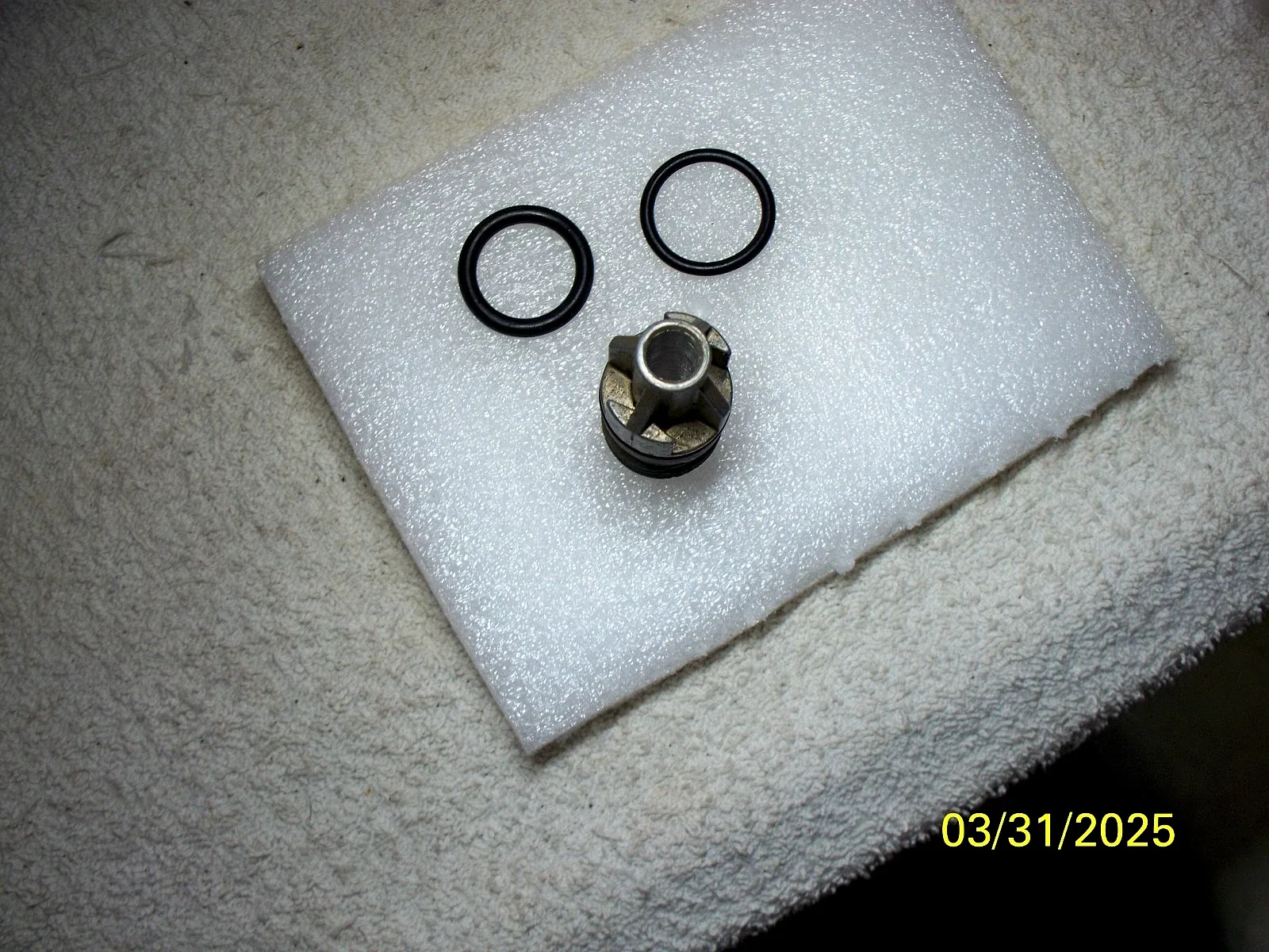 GM TH350/350C TURBO AUTO TRANS SPEEDO GEAR HOUSING RETAINING ASSEMBLY image 3