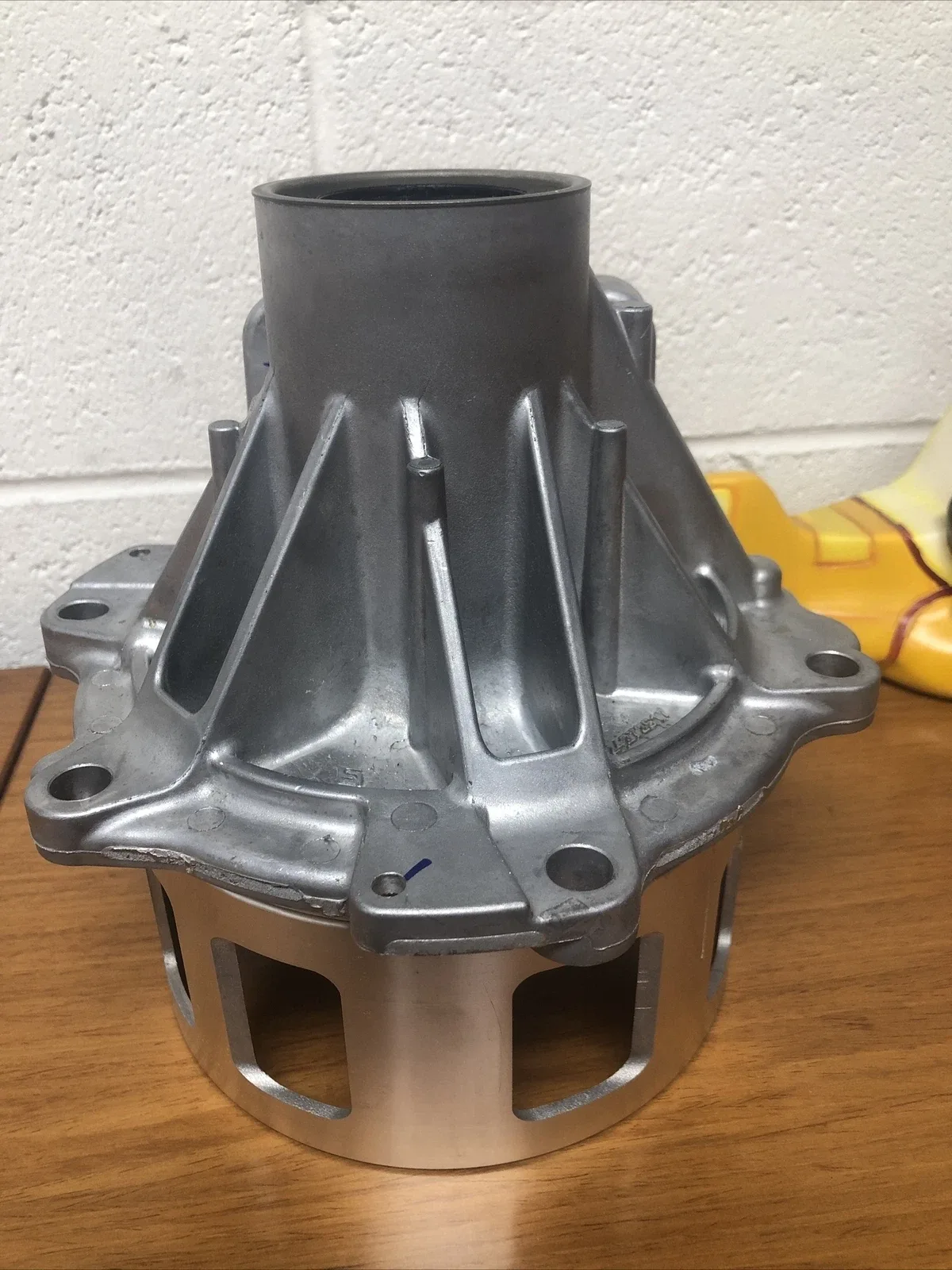 24272517 Housing Gm image 2