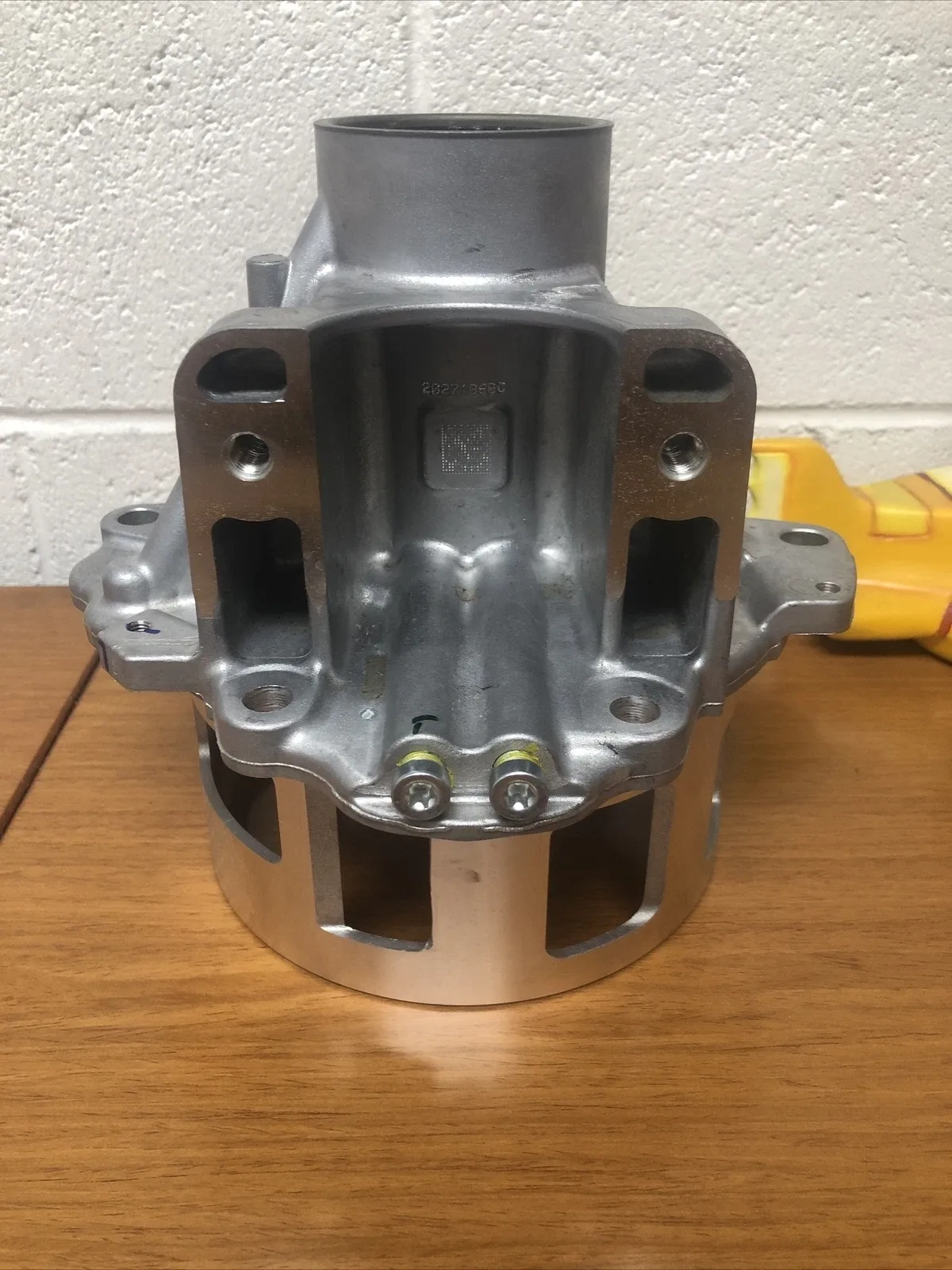 24272517 Housing Gm image 3
