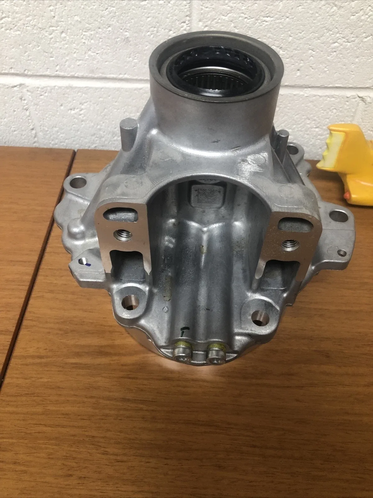 24272517 Housing Gm image 4