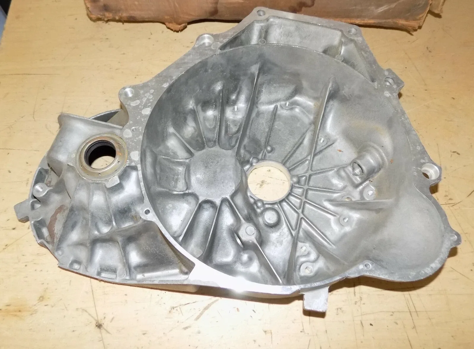 NOS GM TRANSMISSION CASE HALF SHELL HOUSING 14008255 image 2