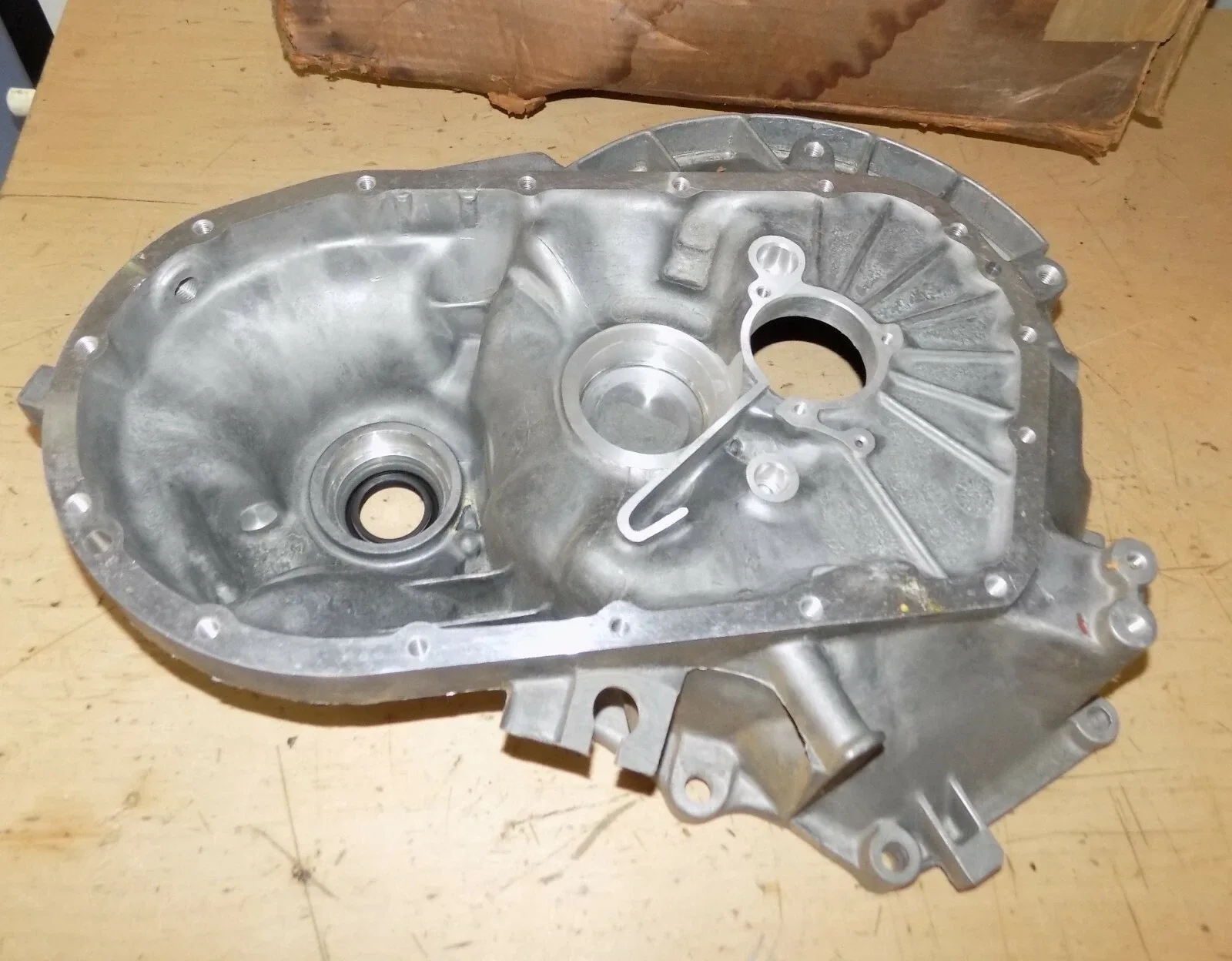 NOS GM TRANSMISSION CASE HALF SHELL HOUSING 14008255 image 3