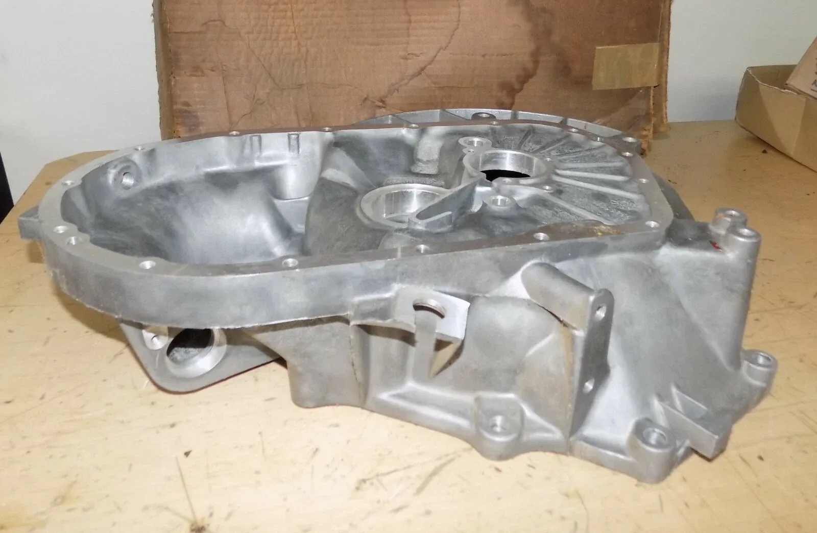 NOS GM TRANSMISSION CASE HALF SHELL HOUSING 14008255 image 4