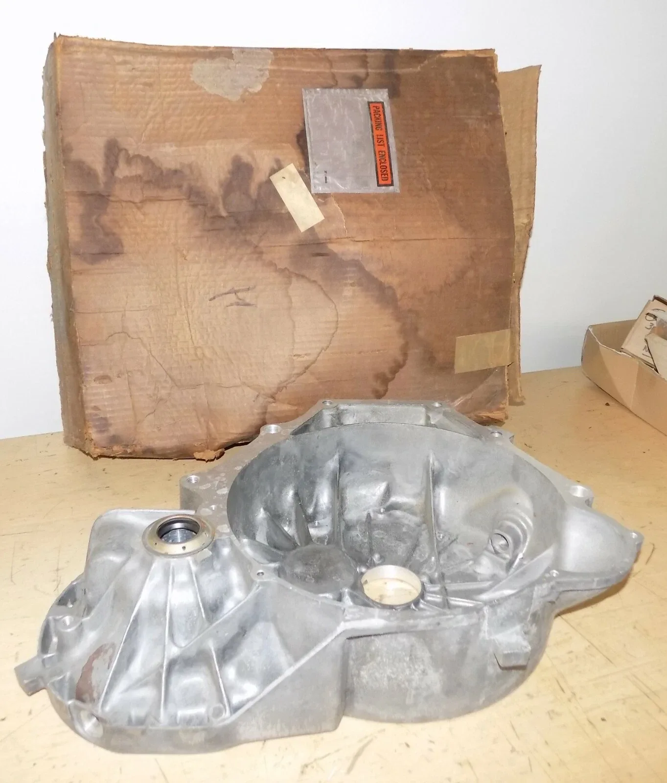 NOS GM TRANSMISSION CASE HALF SHELL HOUSING 14008255