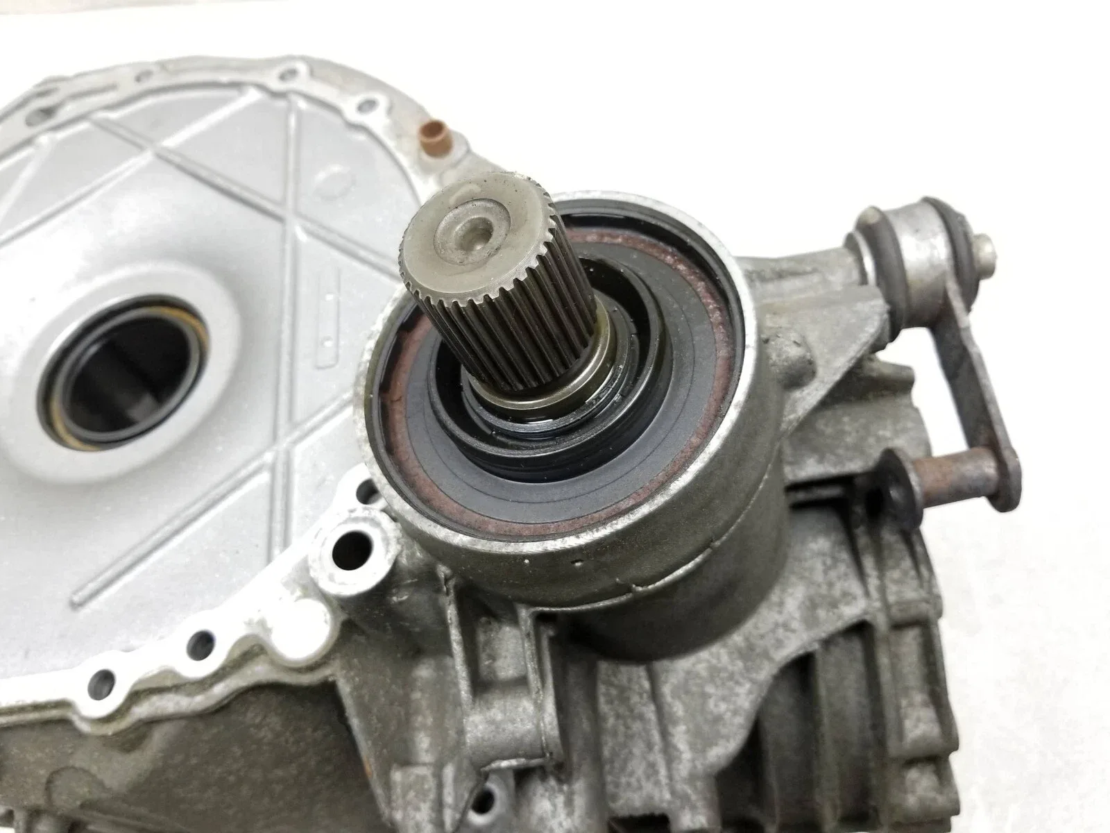 2012 Audi Q5 Transmission Bell Housing OEM image 4