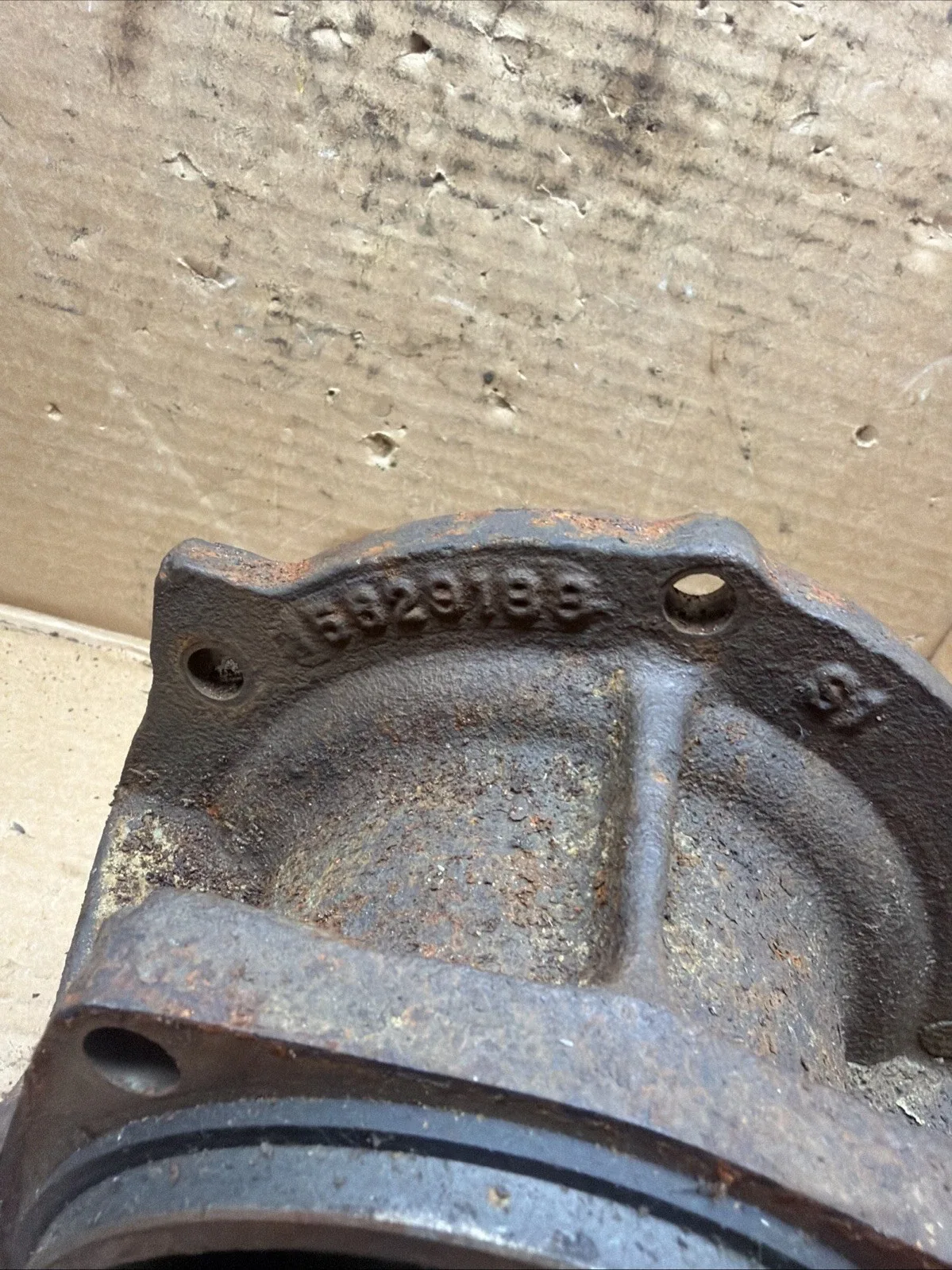 GM 700R OEM Transfer Case Adapter Housing 6 Bolt to 4 15829188 image 2