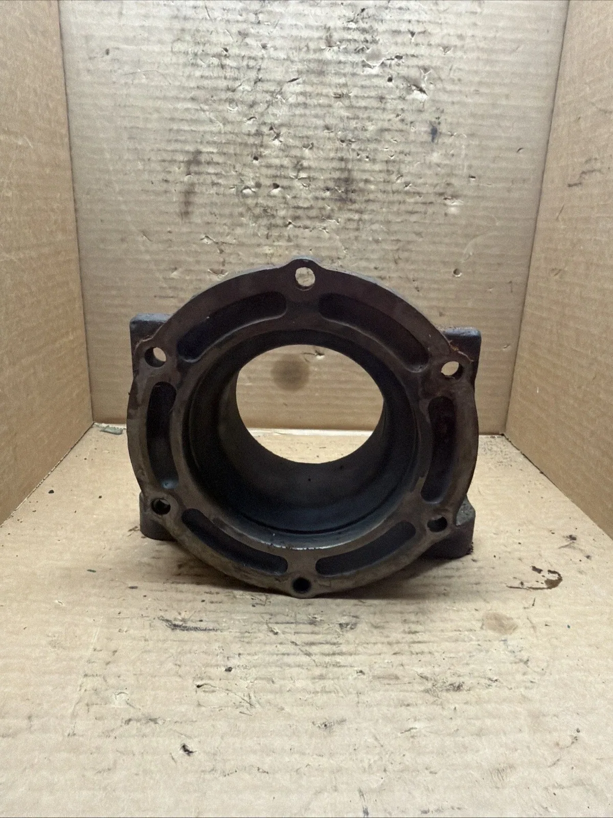 GM 700R OEM Transfer Case Adapter Housing 6 Bolt to 4 15829188 image 4