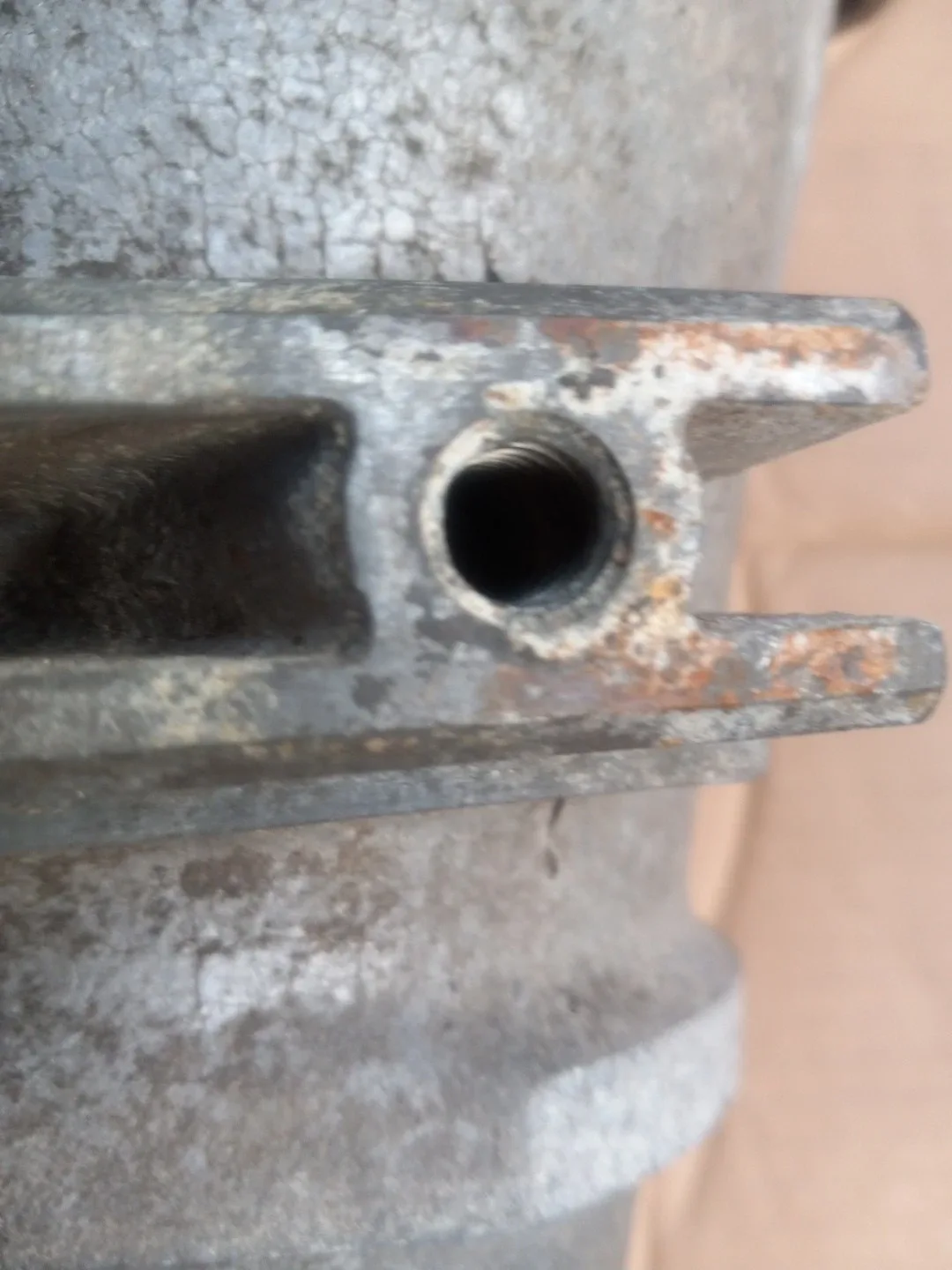 USED C-6 LINCON EXT HOUSING 1970 TO 1976 TRANS MOUNT BOLTS TO SIDES image 2