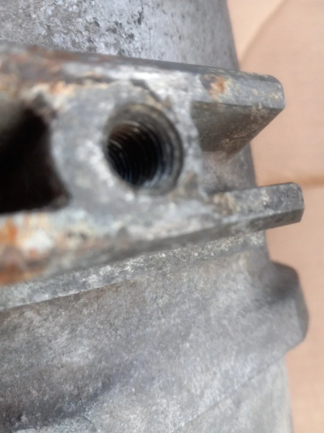 USED C-6 LINCON EXT HOUSING 1970 TO 1976 TRANS MOUNT BOLTS TO SIDES image 4