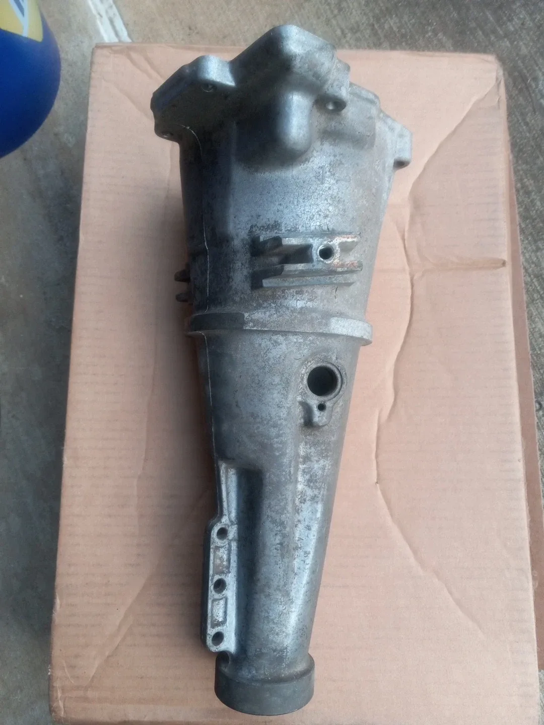 USED C-6 LINCON EXT HOUSING 1970 TO 1976 TRANS MOUNT BOLTS TO SIDES