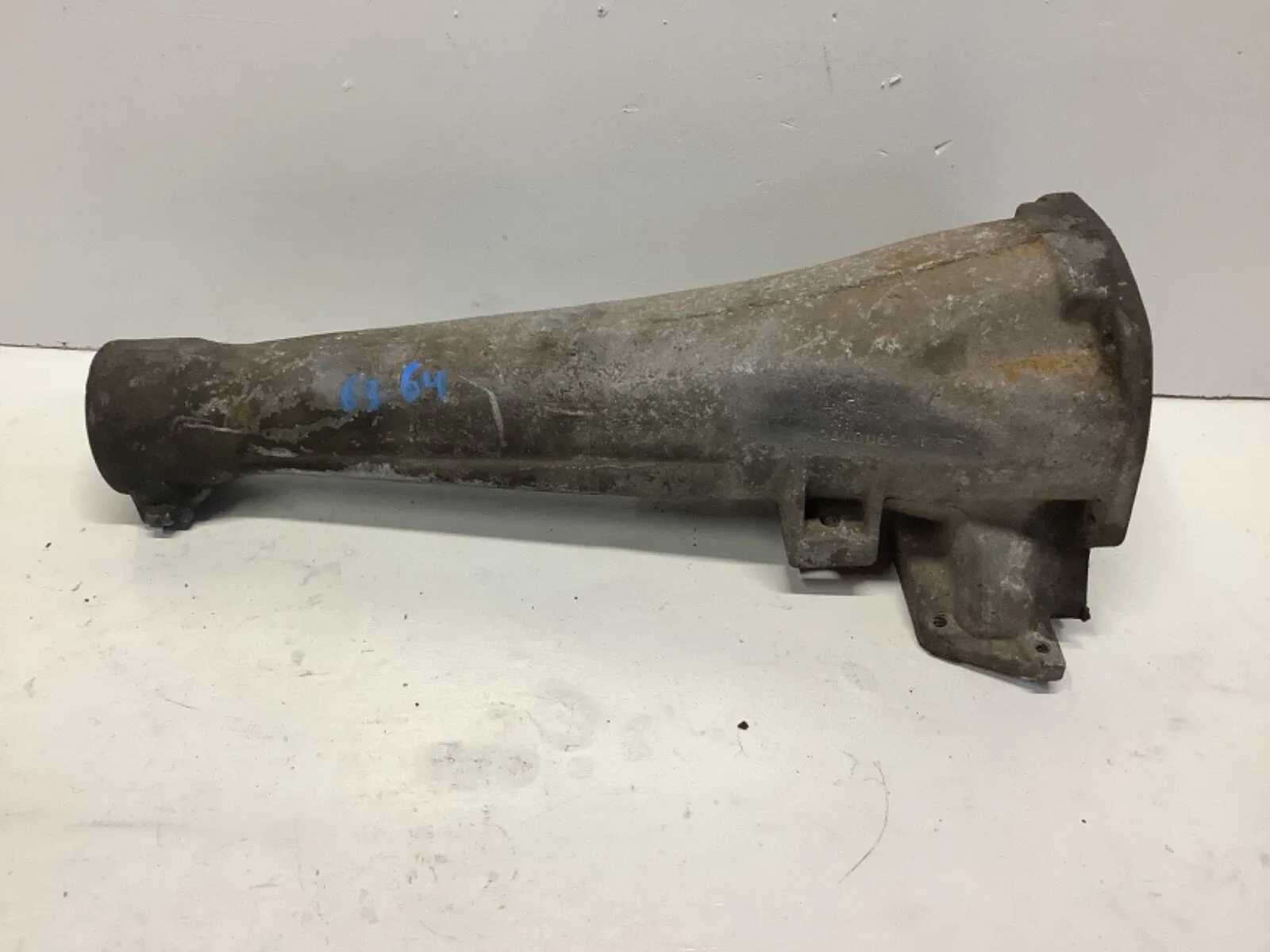 1963-1964 MOPAR 727 TORQUEFLITE AUTO TRANSMISSION TAIL HOUSING 2400065 image 2