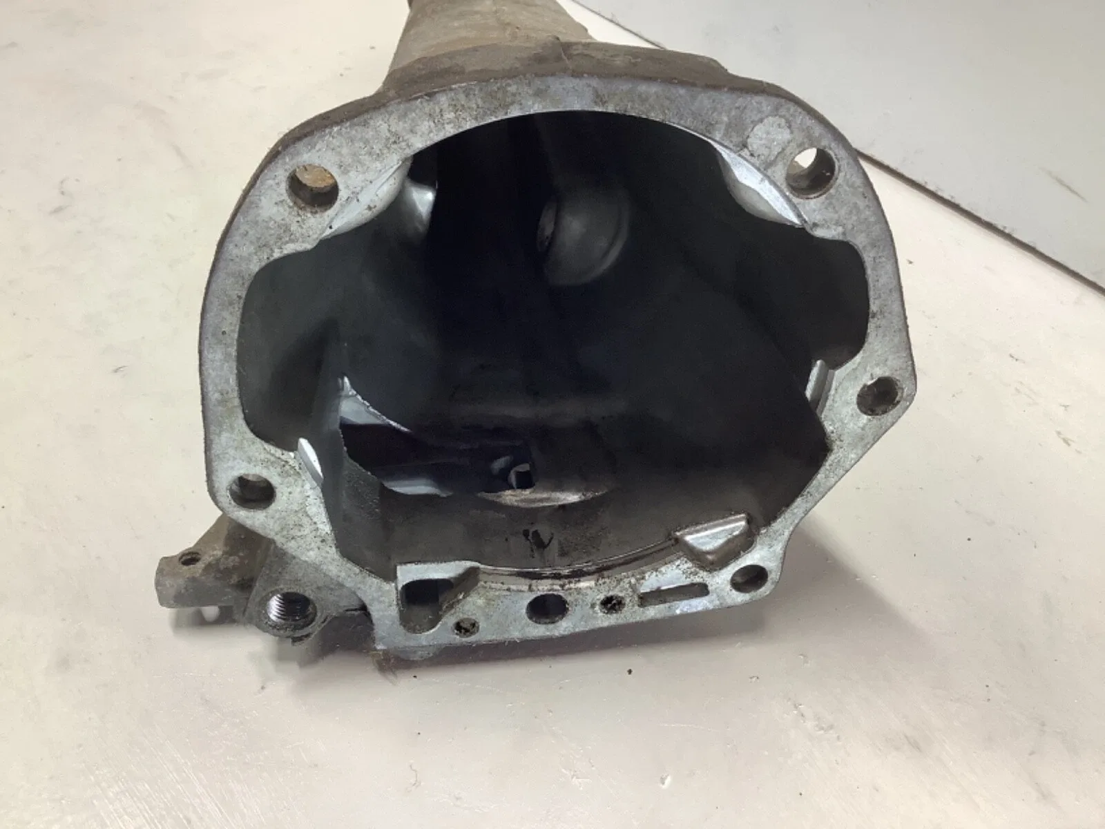 1963-1964 MOPAR 727 TORQUEFLITE AUTO TRANSMISSION TAIL HOUSING 2400065 image 4