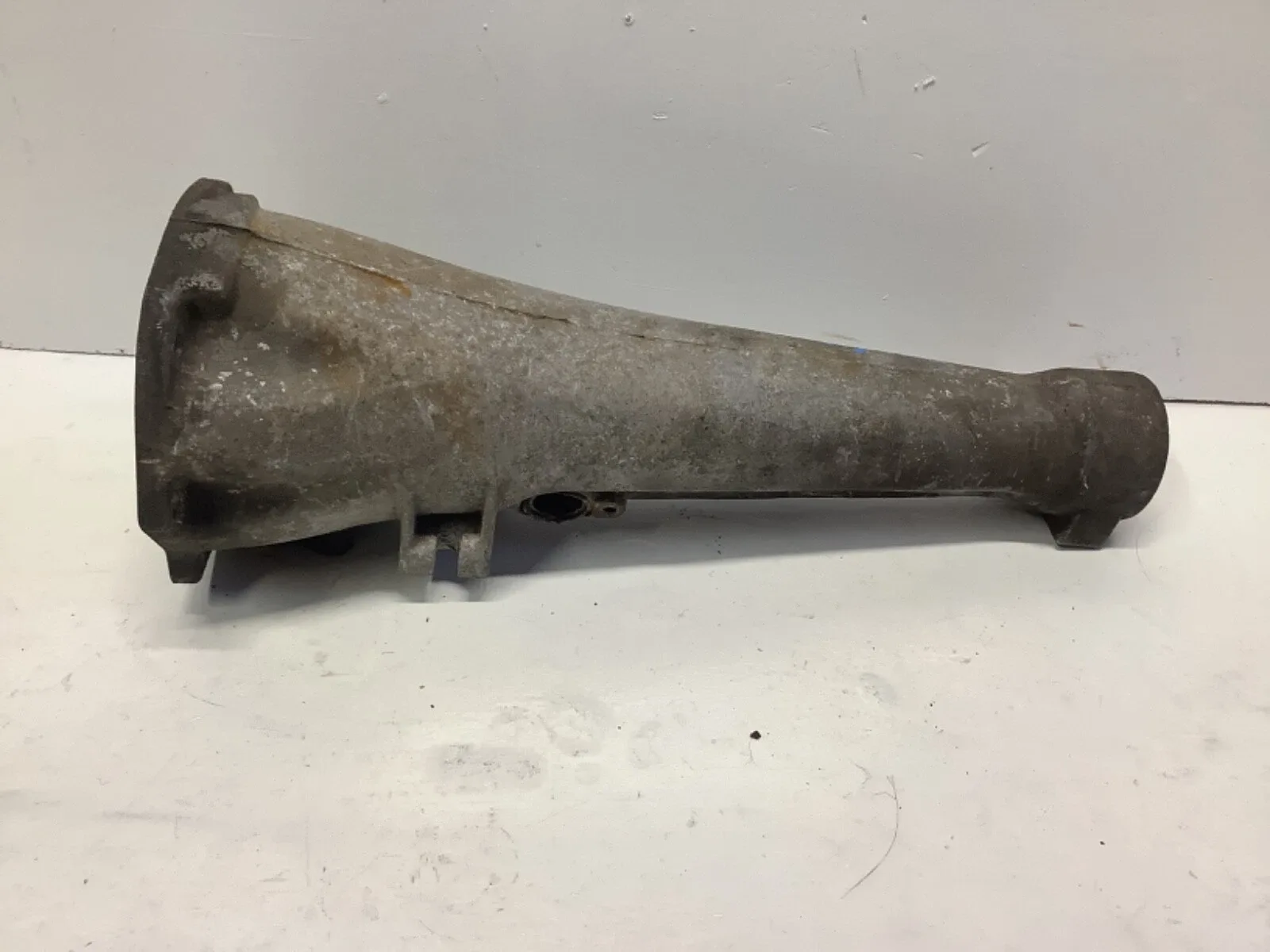 1963-1964 MOPAR 727 TORQUEFLITE AUTO TRANSMISSION TAIL HOUSING 2400065