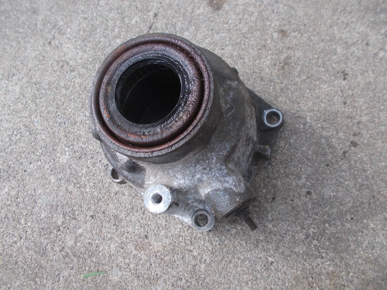 Volvo S80 2.9L 6 Cyl Auto Transmission Gear Snout Housing 99 00 01 Used OEM P2 image 2