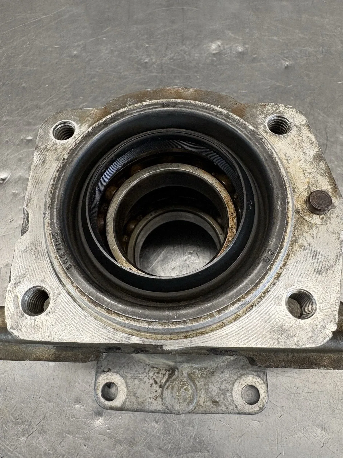 Turbo 400 Motor Home Tail Housing image 4