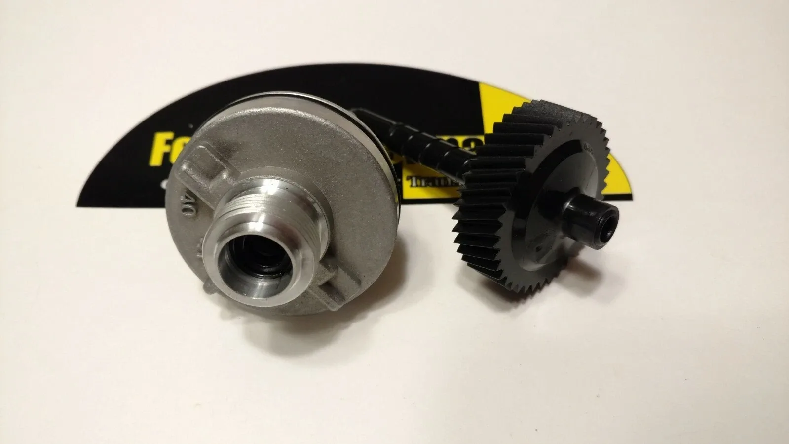GM NP833 40 Tooth Speedometer Gear & Matching Speedometer Gear Housing