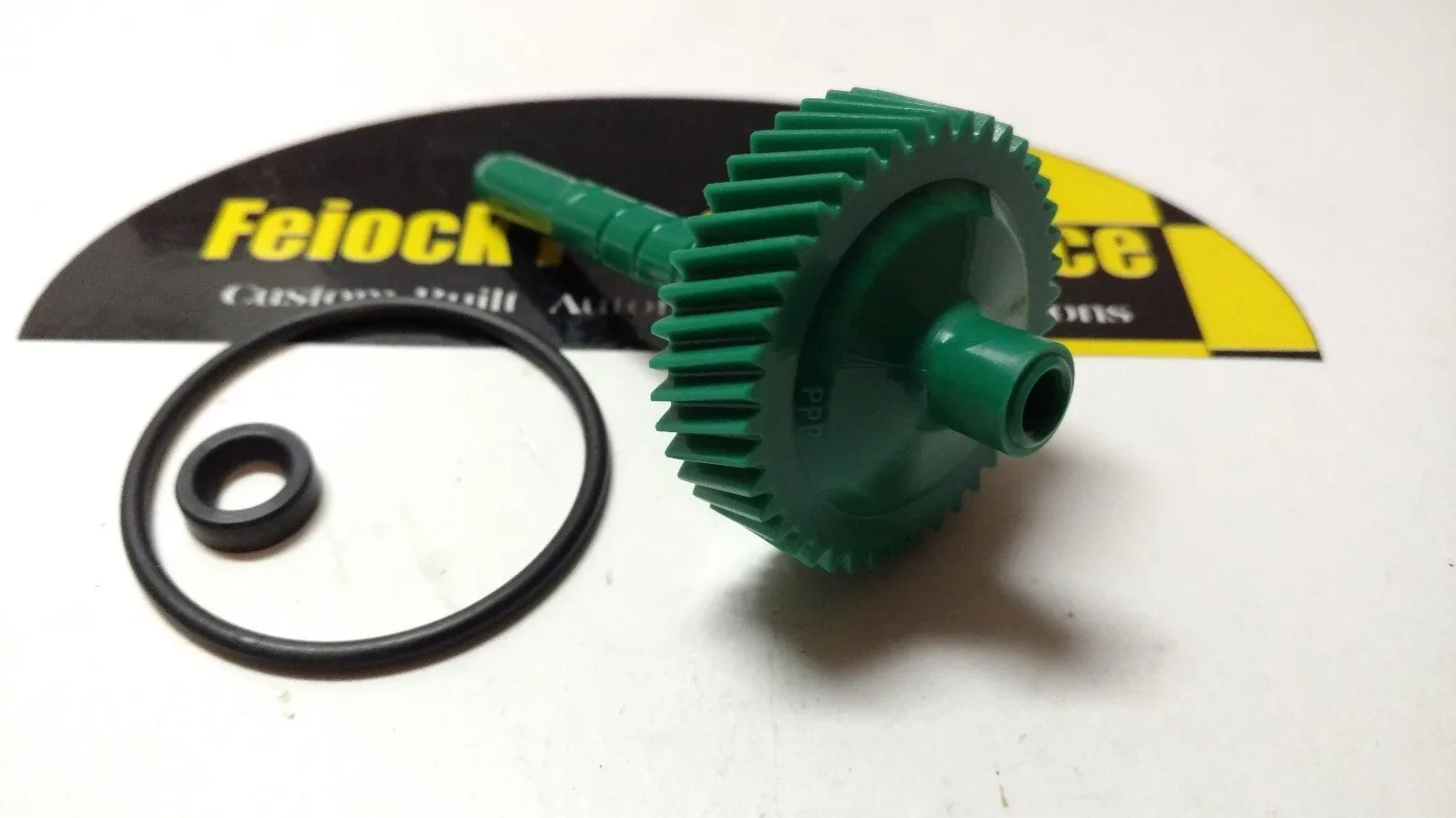 GM NP833 42 Tooth Speedometer Driven Gear With Housing Seals