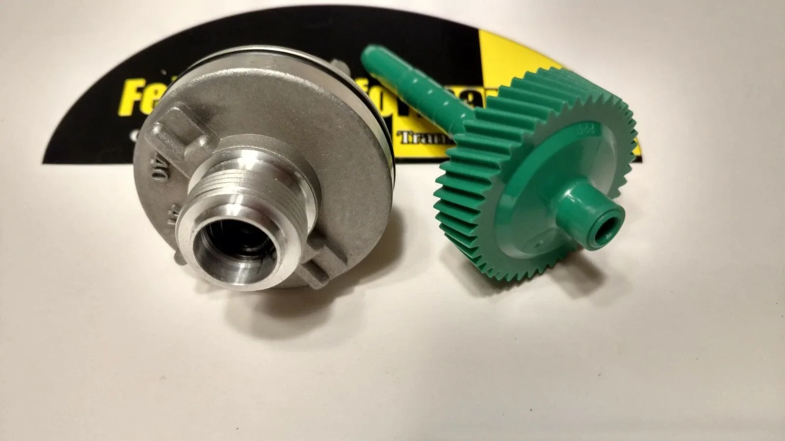 GM NP833 42 Tooth Speedometer Gear & Matching Speedometer Gear Housing