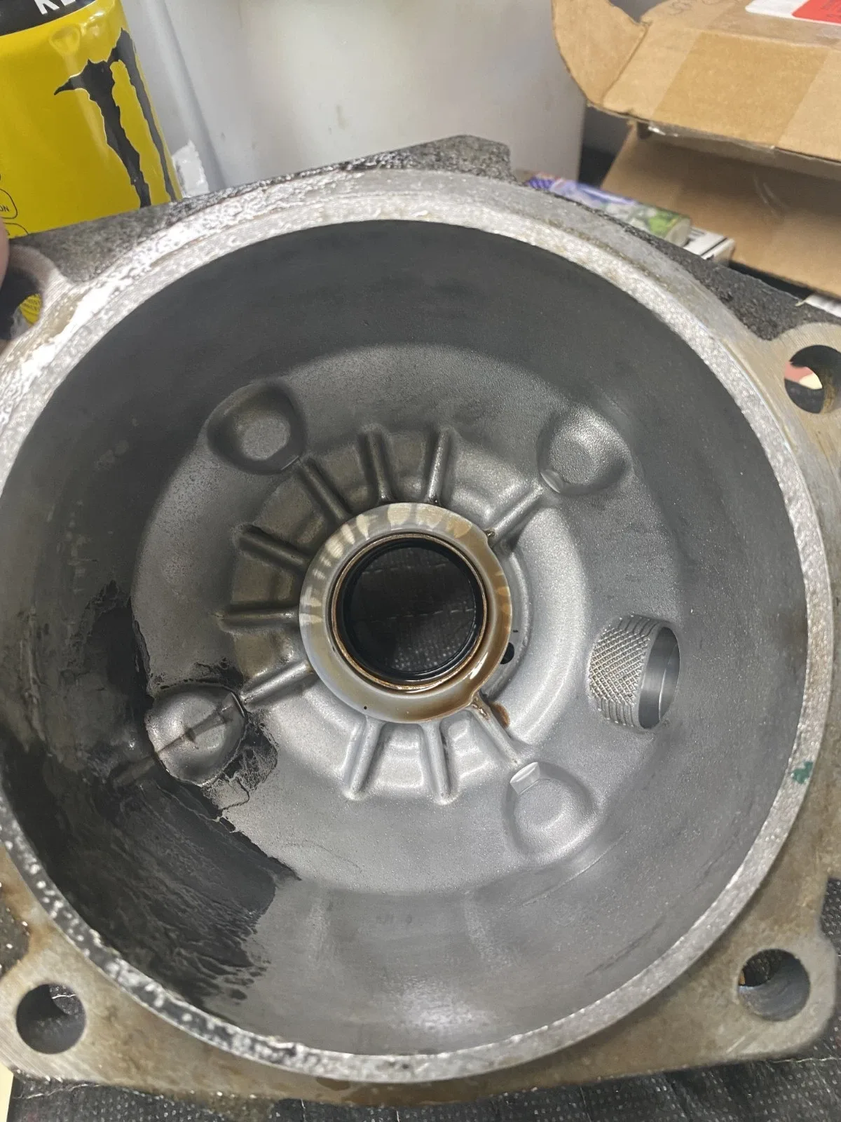 2008 Chevy Impala Differential Cover Housing OEM image 2