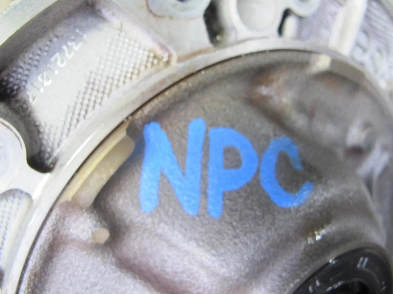 2011-2014 Porsche Cayenne S (958) 4.8L Automatic Transmission Oil Pump image 2