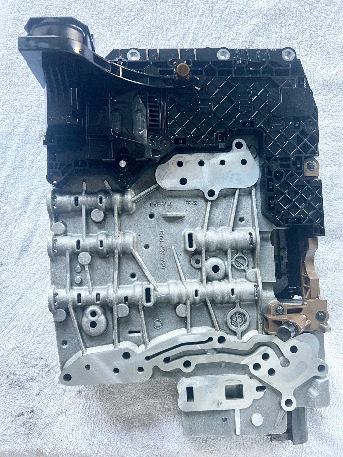 2010 BMW 535i GA6HP21Z Valve Body Mechatronic Unit - MPN 24007592496 image 2