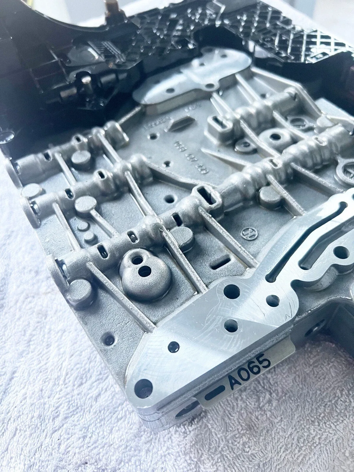 2010 BMW 535i GA6HP21Z Valve Body Mechatronic Unit - MPN 24007592496 image 3