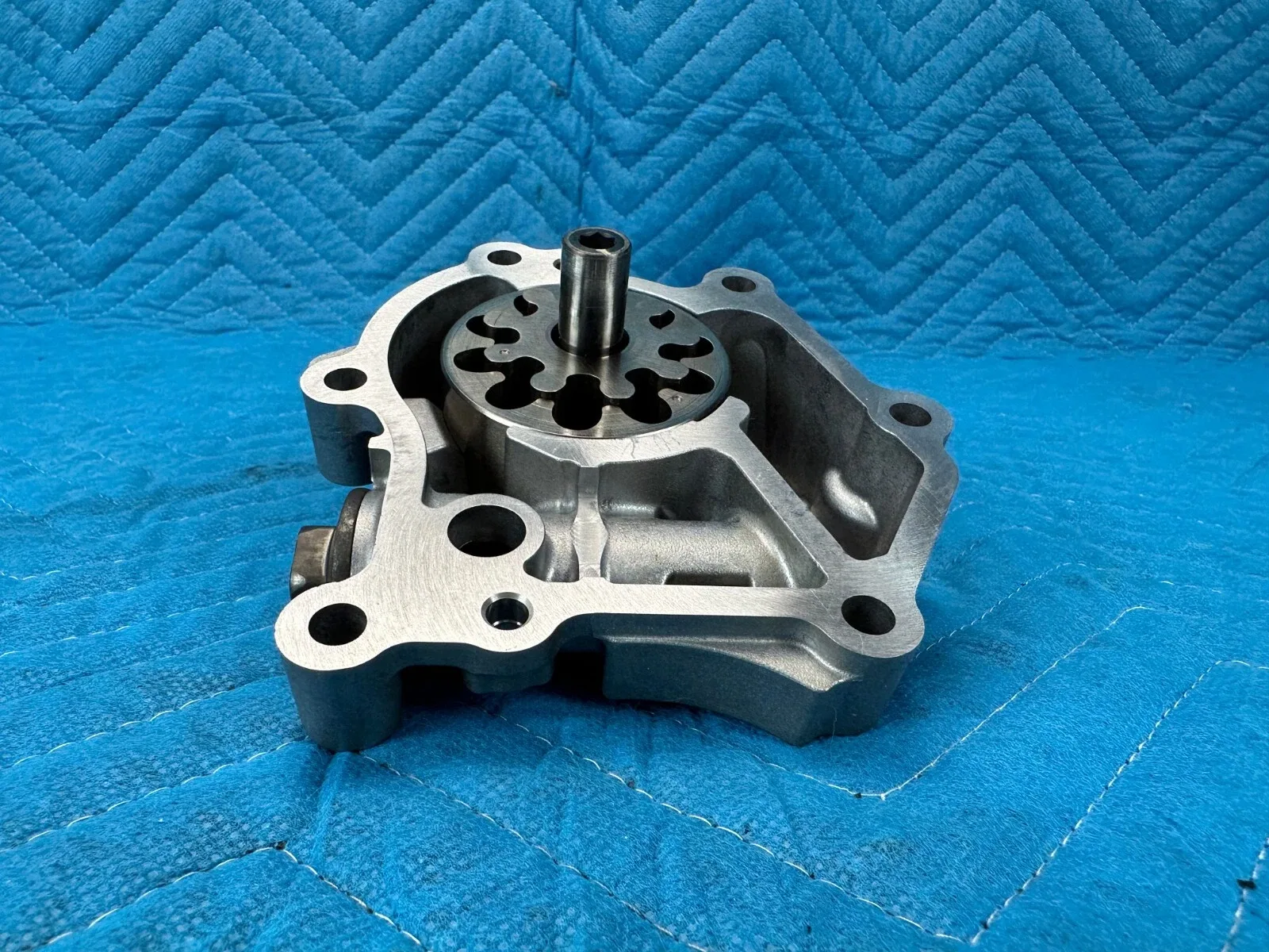 2018-2022 Lexus LS500 Torque Converter Oil Pump Body w/Gear - 35311-11020 image 4
