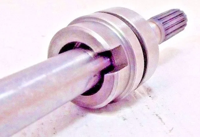 GM 4T65E Oil Pump Drive Shaft 84671G (Used) image 2