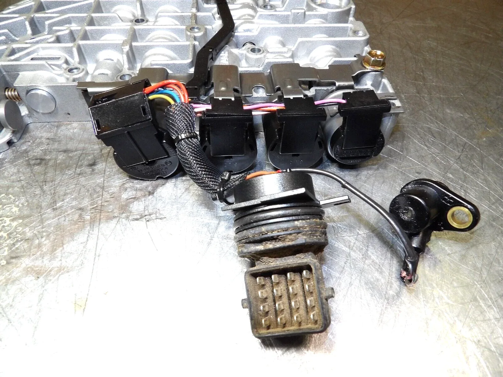 Ford A4LD Valve Body (Used) image 3