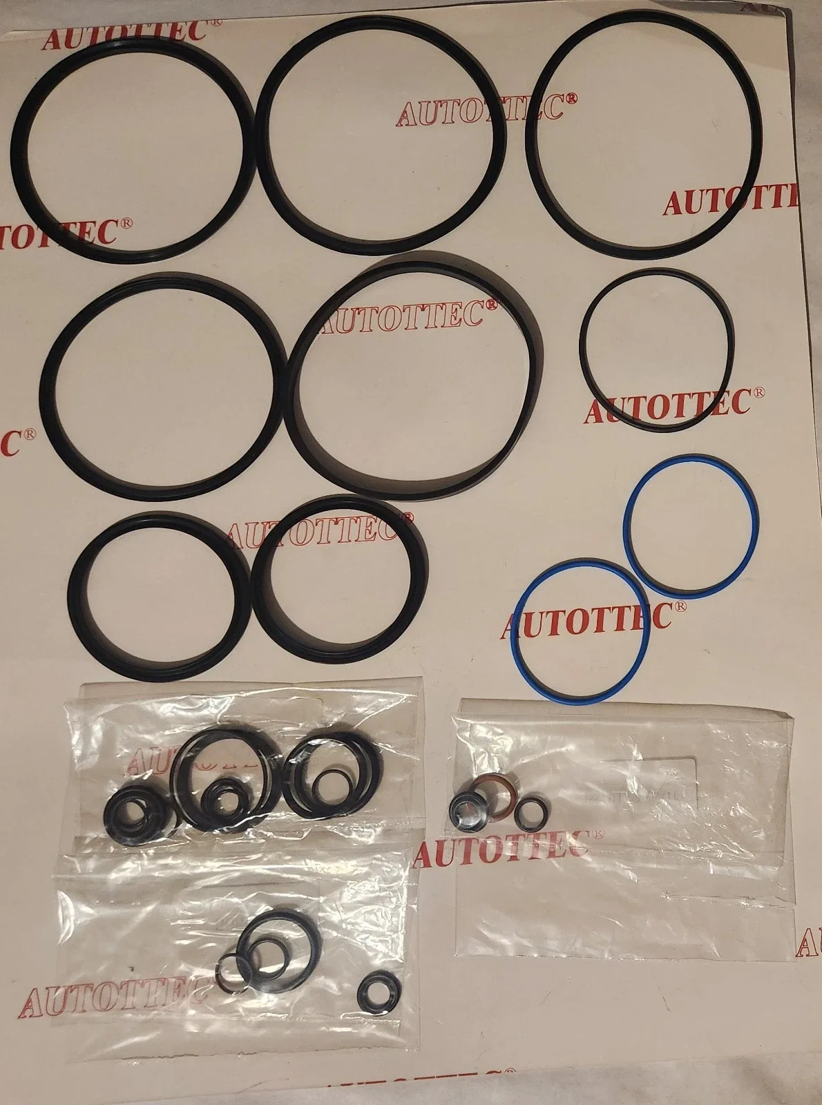 1997-up 5R55E / 4R55E / 4R44E Lip Seal & Lathe Cut Seal Kit - AUTOTTEC