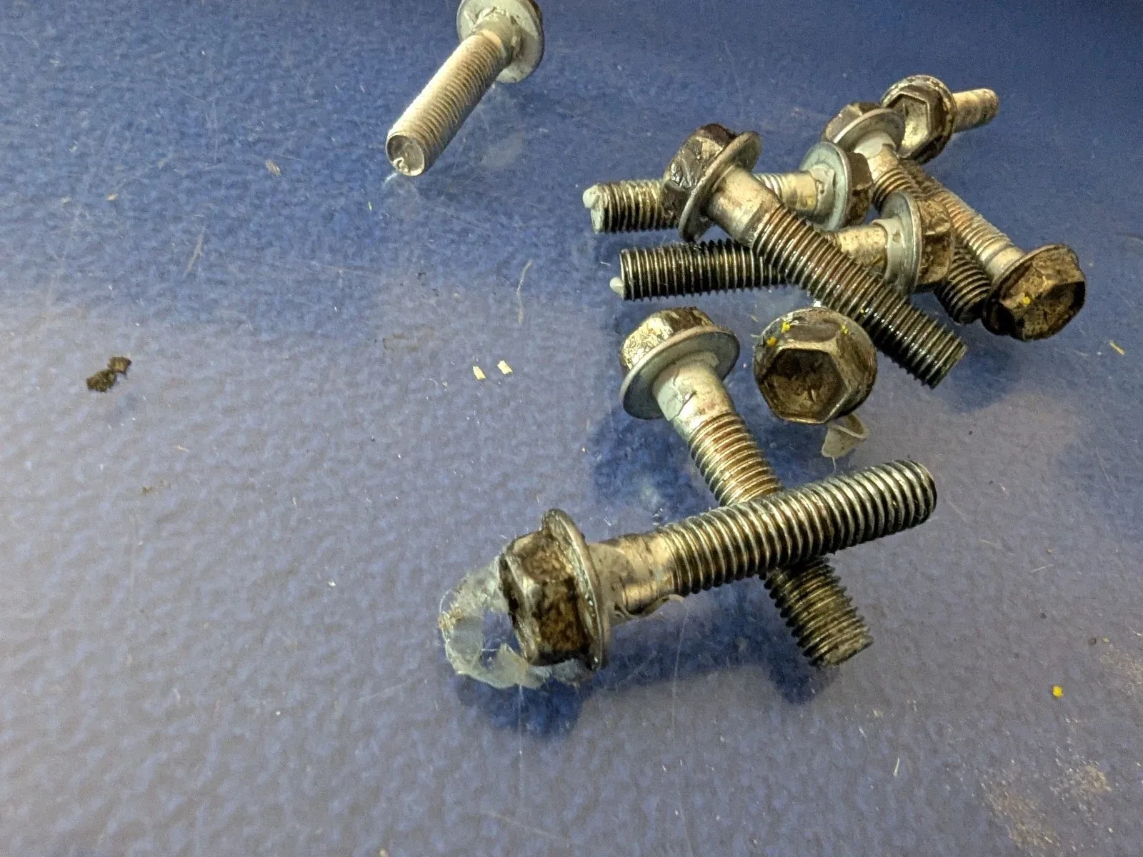 2003-2007 Lexus LX470 A750F Front Pump Oil Bolts — 35010-6A030 image 3