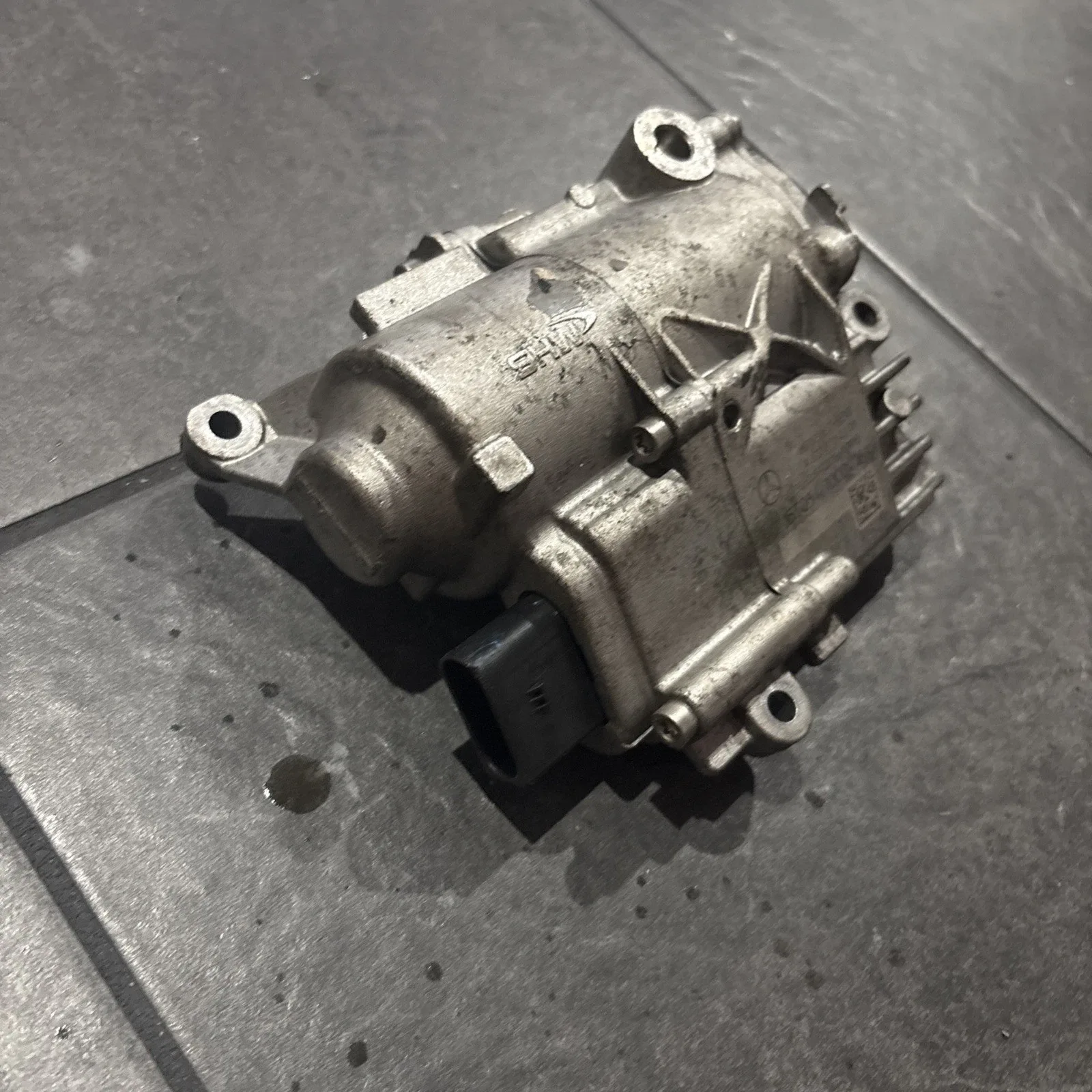 2014-2018 Mercedes-Benz Auxiliary Transmission Oil Pump A2222700201 image 2